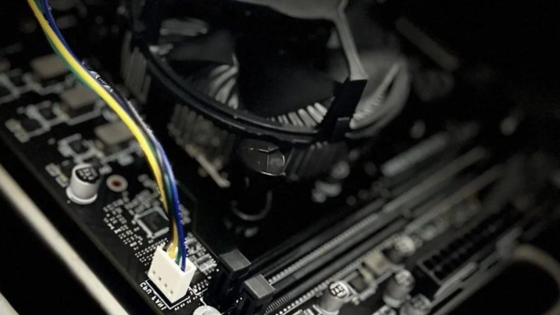 10 Ways to Fix CPU Fan Not Spinning (Complete Guide) 1 CPU Fan Not Spinning